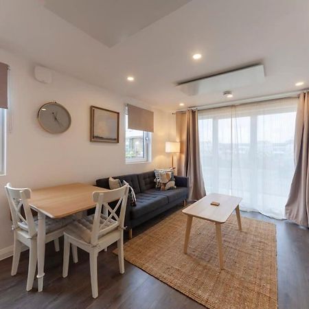 Contemporary 1 Bedroom Apartment In Ashford Ашфорд Экстерьер фото