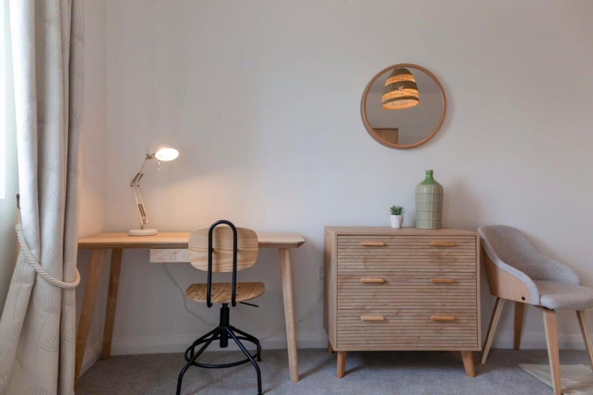 Contemporary 1 Bedroom Apartment In Ashford Ашфорд Экстерьер фото