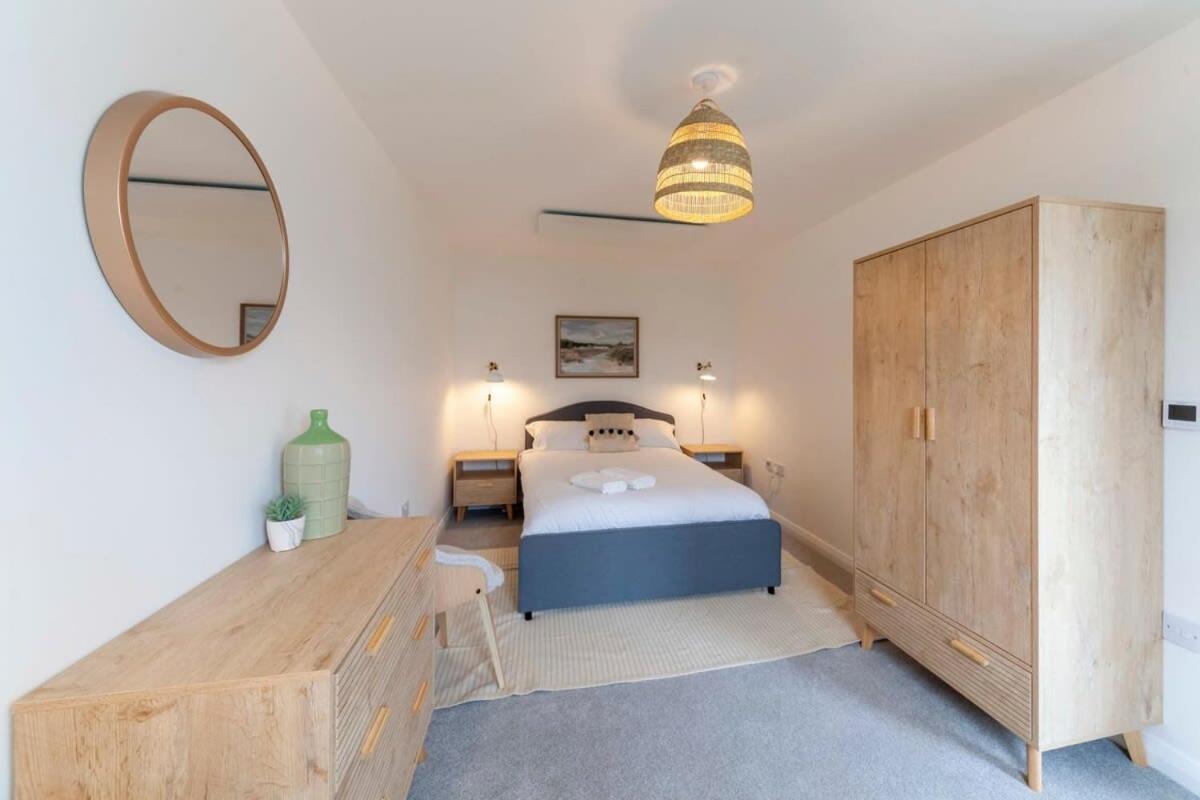Contemporary 1 Bedroom Apartment In Ashford Ашфорд Экстерьер фото